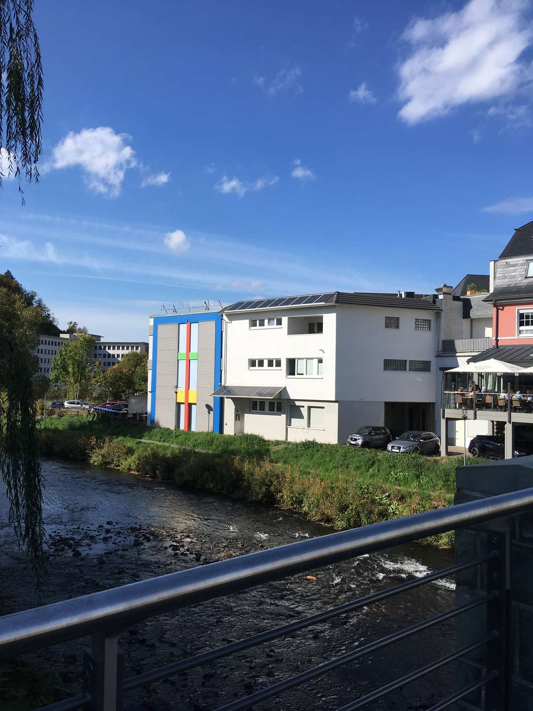Bestand seitlich von Ruhrbrücke